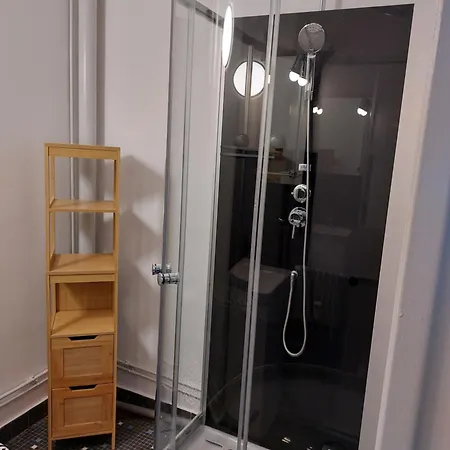 Proche Du Centre De Neuville Les