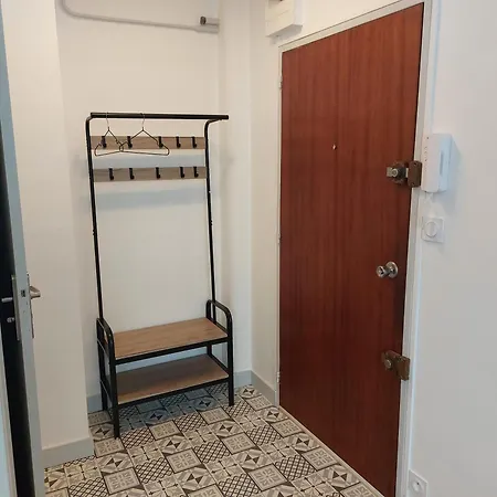 Proche Du Centre De Neuville Les *