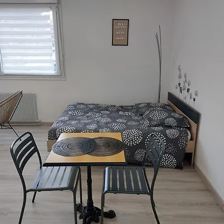 Proche Du Centre De Neuville Les