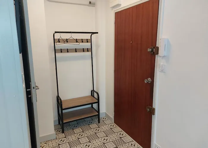 Proche Du Centre De Neuville Les *